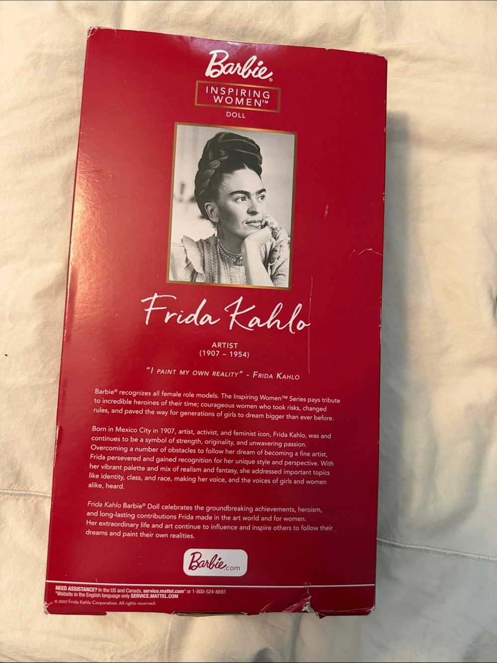 Barbie Frida Kahlo Inspiring Women Doll Box - Red - Picture 2 of 3